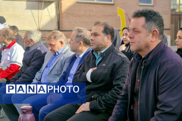 آیین نواخته شدن زنگ انقلاب اسلامی در مدرسه آیت‌الله خامنه‌ای قرچک