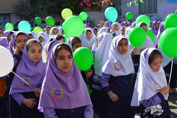 جشن میلاد حضرت زینب(س) با حضور مادران پرستار در دبستان علویان بهارستان‌دو