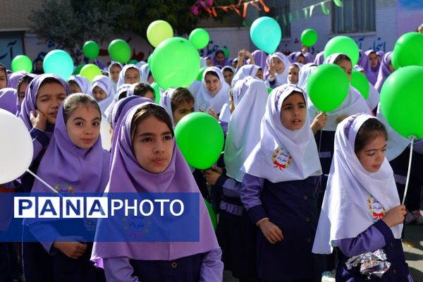 جشن میلاد حضرت زینب(س) با حضور مادران پرستار در دبستان علویان بهارستان‌دو