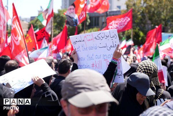 حضور تاریخی مردم در مشهد؛ حماسه‌ای که تاریخ از یاد نخواهد برد (۲)