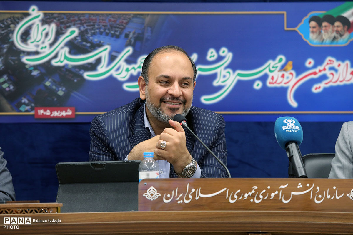 مهم‌ترین الزامات تربیتی و فردی نوجوانان و جوانان برپایه «سلامت و رشد»، «آشنایی با واقعیت‌ها» و «نقش‌ها و مسئولیت‌ها»