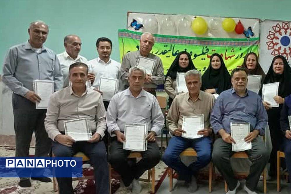 تجلیل از کارکنان دبیرستان متوسطه دوم سمیه شهر سعدآباد