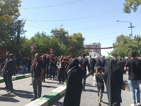 حرکت کاروان پیاده دختران دانش‌آموز نیشابوری به سمت مشهد