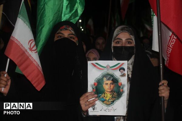 ورود پیکر شهید ۱۹ ساله یاسین رستمی در سی و سومین تجمعات مردمی - لردگان
