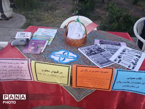  میز خدمت به میزبانی مدرسه پسرانه شهید مهدی غفاری در تجمعات شبانه شهر فرون آباد
