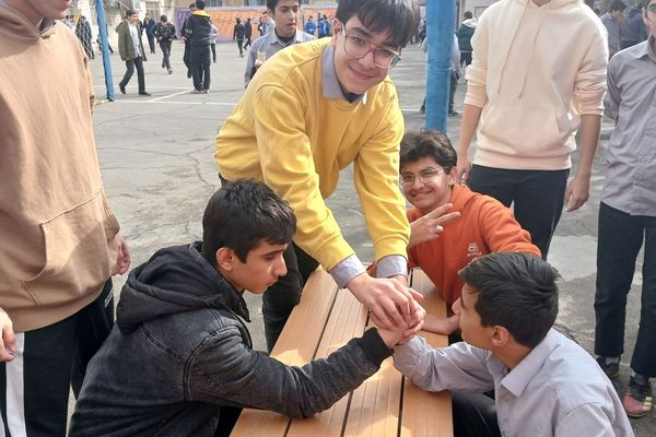 حضور پرشور دانش آموزان ناحیه دو شهرری در برنامه‌های متنوع دهه فجر و جشن انقلاب