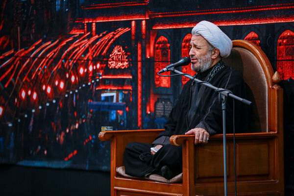 مراسم احیاء شب عاشورا در مسجد مقدس جمکران