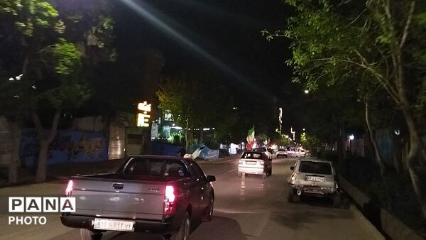 پرچم های ایران و حزب الله  بر فراز شهر نیشابور 