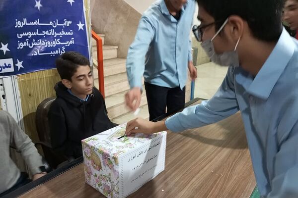 انتخابات پرشور شورای دانش‌آموزی در دبیرستان امام‌علی(ع)‌ رودهن 