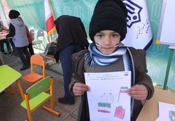 غرفه‌ی اداره کل نوسازی مدارس در جشن انقلاب با حضور پرشور دانش آموزان
