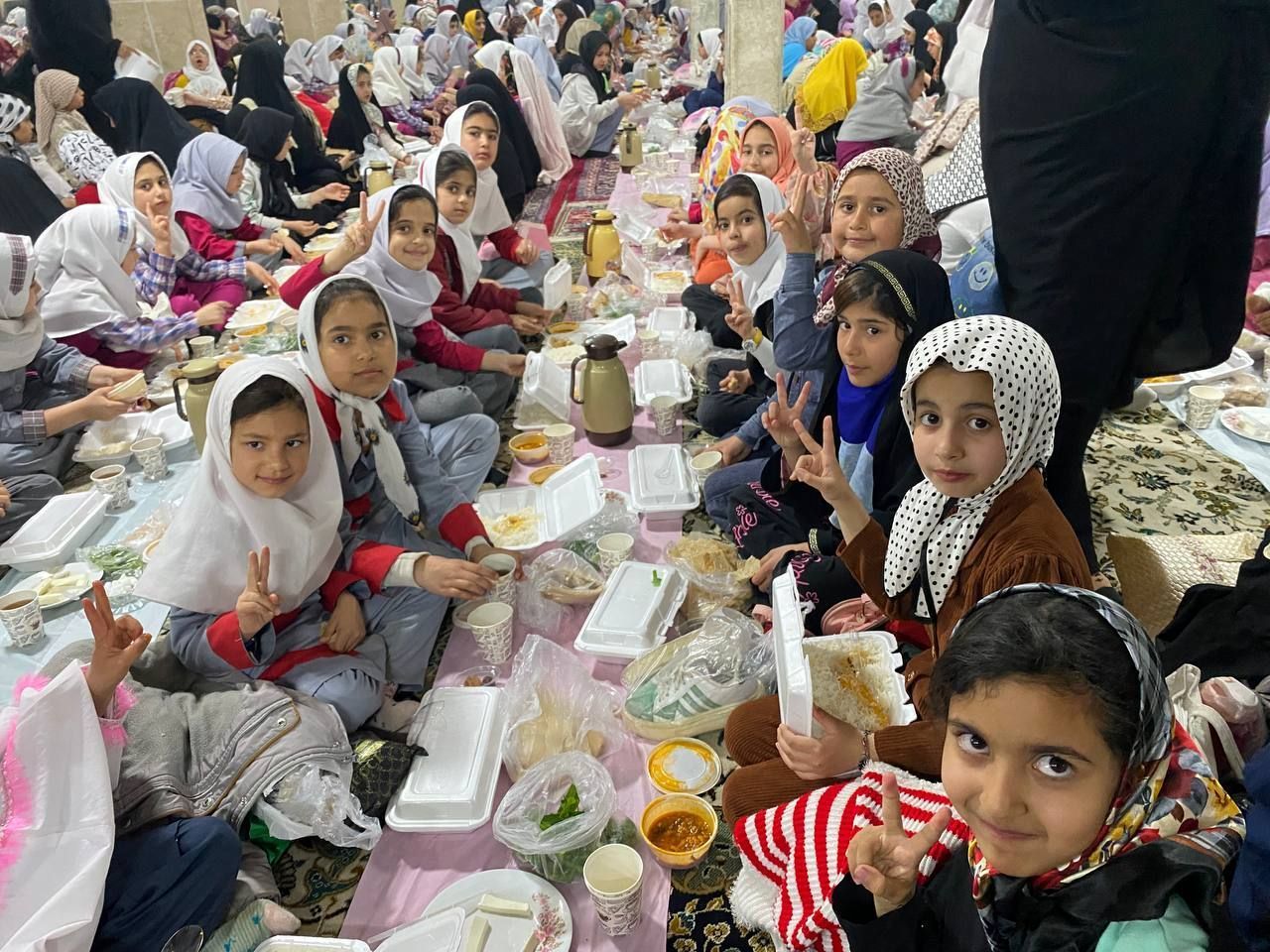 افطار روزه اولی‌ها در هیئت رضوی