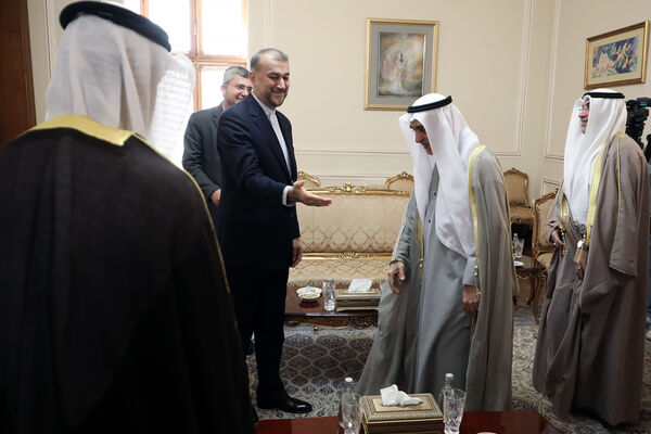 دیپلمات شهید