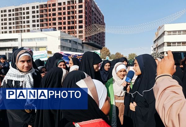 راهپیمایی 13 ابان در عرصه میدان شهدا مشهد مقدس 