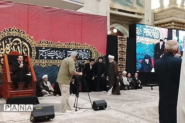 حضور خانواده های معظم شهدای چهاردانگه در حرم مطهر امام خمینی (ره)