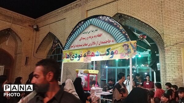 غرفه دهه نودی ها هر شب پرشور تر از قبل در نیشابور
