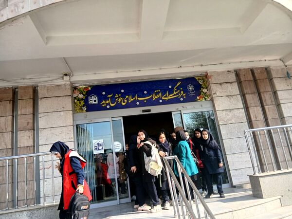 بازدید دانش‌آموزان پایه هفتم دبیرستان میرزا جعفر سروقد از فرهنگسرای انقلاب