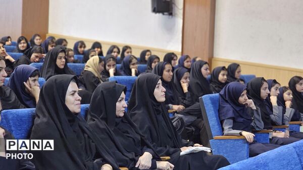 دختران آینده ساز فارسان در مسیر یادگیری و مسئولیت پذیری