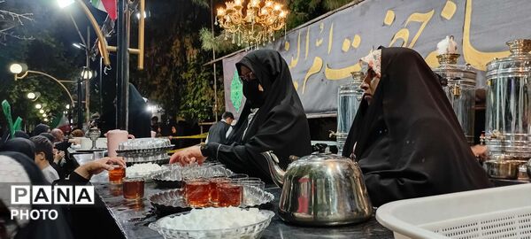 برپایی چایخانه حضرت ام البنین در حاشیه تجمعات کاشمر