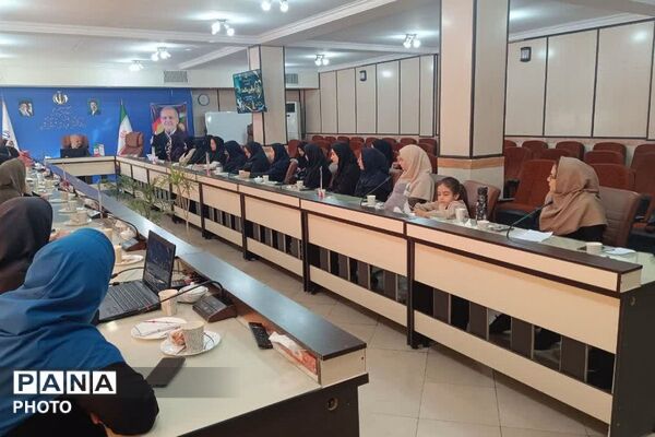 تقدیر از مراقبین سلامت در اداره آموزش و پرورش 
