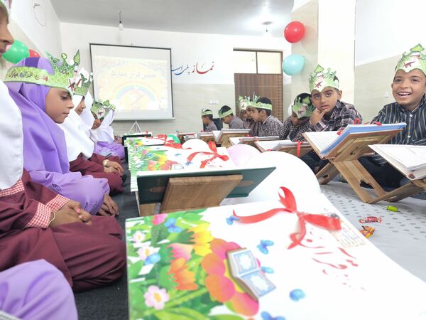 جشن قرآن کلاس اولی‌ها در دبستان شهید بهشتی قلعه‌گنج