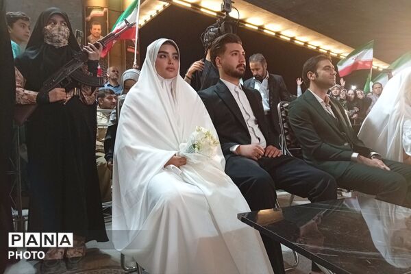 جشن ازدواج ۱۴ زوج جوان در میدان معلم شیراز
