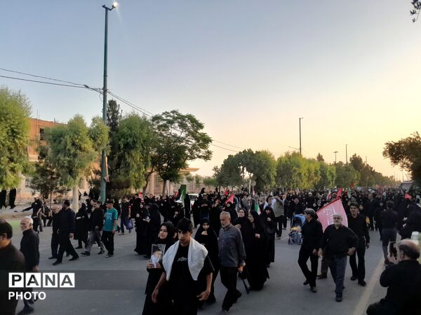تشیع باشکوه رهبر شهید به همراه خانواده در مسجد مقدس جمکران