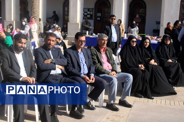 بازارچه حمایت از کسب کار دانش‌آموزان دبستان کیهان بوشهر 