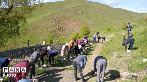 همایش پیاده‌روی ادارات در شهرستان دهگلان