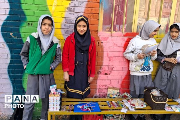 بازارچه دانش آموزی در دبستان شهید ناصری ناحیه دو شهرری 