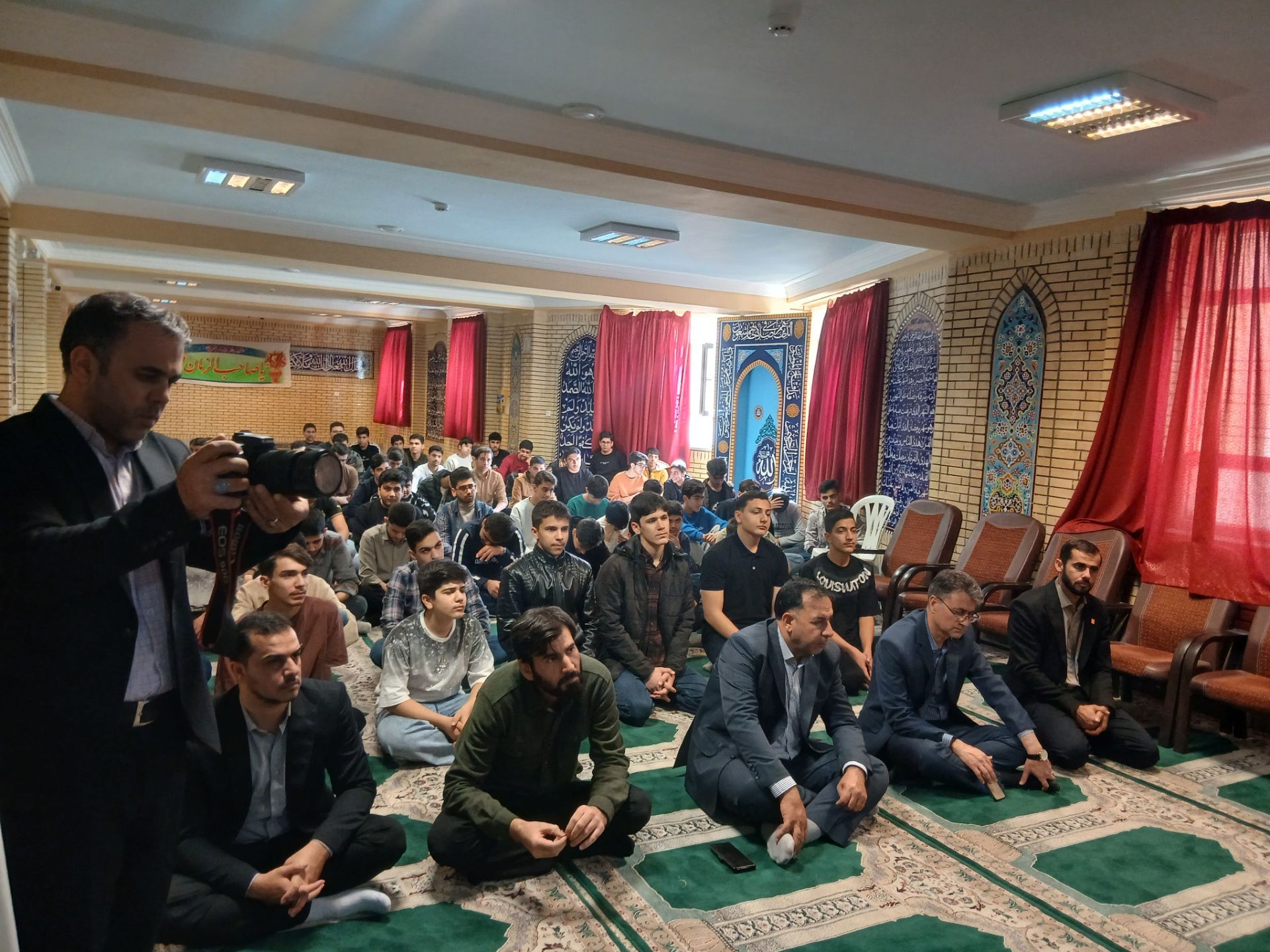 محفل‌ انس‌ باقرآن کریم در استان ایلام برگزار شد.