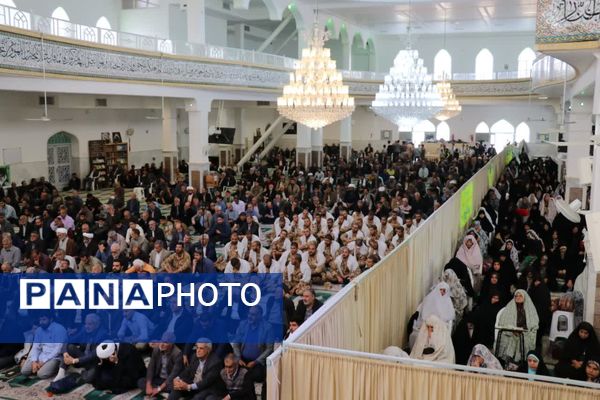 حضور با شکوه دانش‌آموزان و فرهنگیان در مراسم پر فیض نماز جمعه آباده در آستانه روز دانش‌آموز