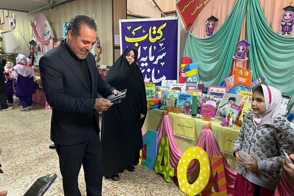 نمایشگاه کتاب دانش آموزی در ناحیه دو شهرری 