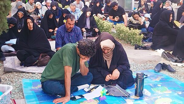 برپایی مراسم دعای عرفه در گلستان شهدای اصفهان