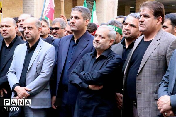 وداعِ تاریخی با «رهبر شهید ایران» از نگاه دوربین؛ تجلی بصیرت فرهنگیانِ «منطقه ۱۷» در مصلای تهران