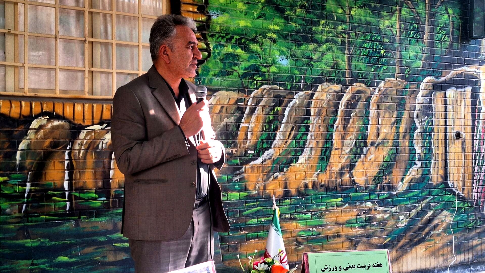صبحگاه دبیرستان فیاض 
