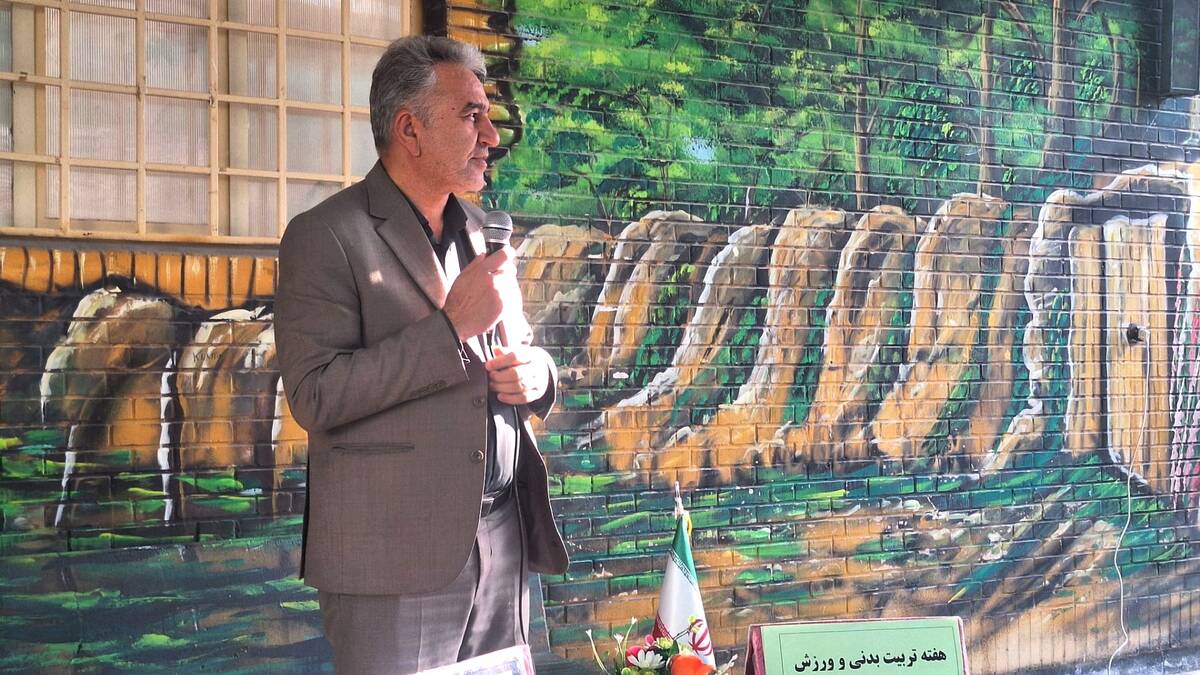 صبحگاه دبیرستان فیاض 