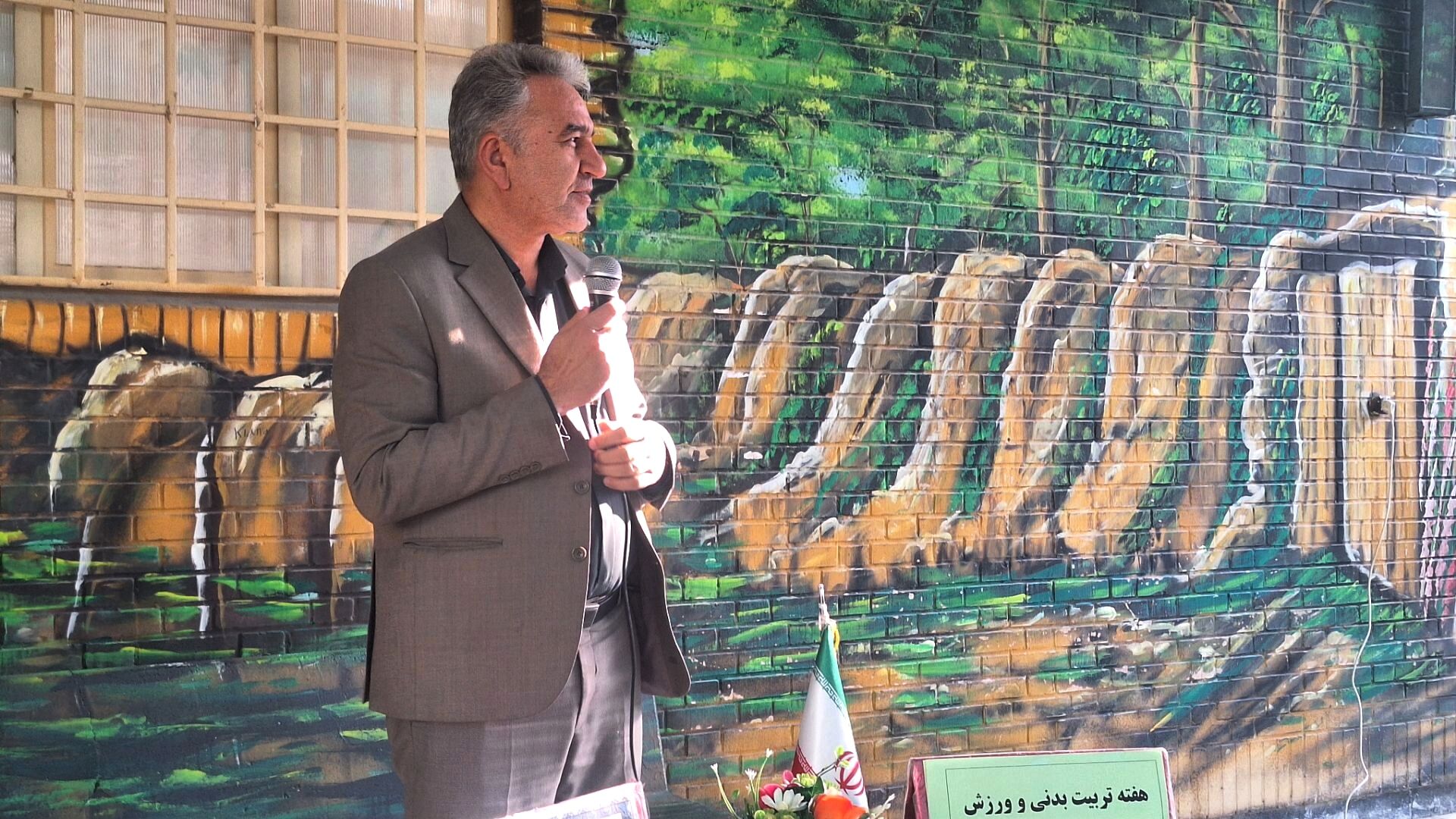 صبحگاه دبیرستان فیاض 