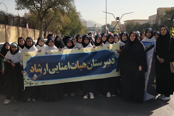 اجتماع عظیم دانش آموزان ناحیه دو شهرری به مناسبت یوم الله ۱۳ آبان در میدان نماز