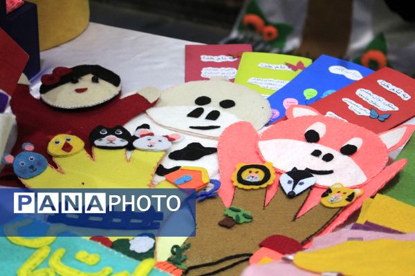 نمایشگاه دست‌سازه‌های هنرجویان هنرستان و کاردانش