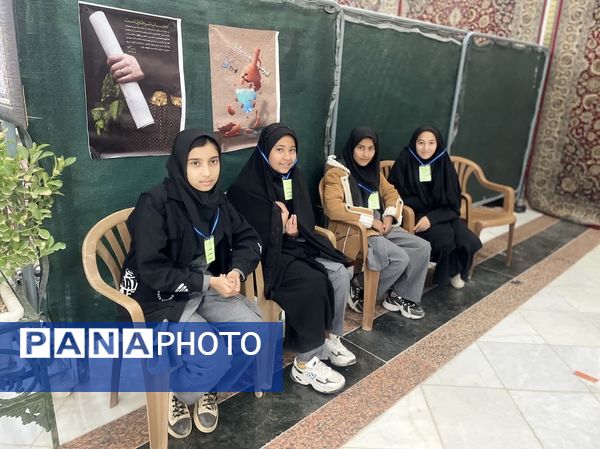 بازدید دانش آموزان دبیرستان دخترانه امید از آرامگاه شهید مدرس