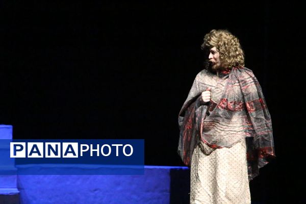 تئاتر «هیولاکش» روایتی نمایشی از شاهنامه در تالار بزرگ یزد