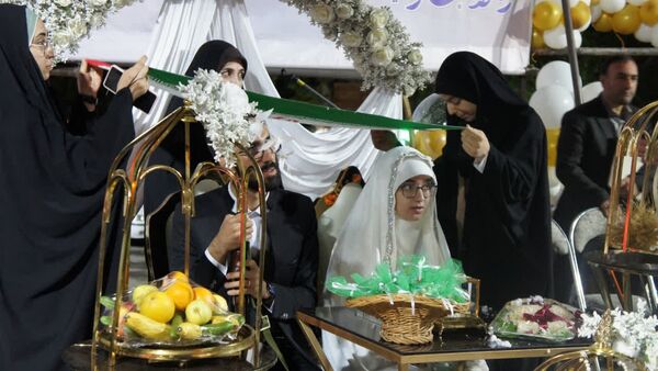 شب هشتادم، روایت عشقی خارج از قاب پیوند دو دل در میان خروش خیابان‌ها