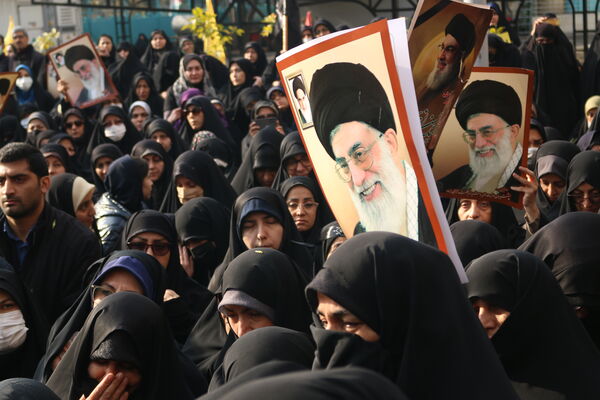 تشییع و تدفین پیکر شهید گمنام در اداره کل آموزش و پرورش شهر تهران