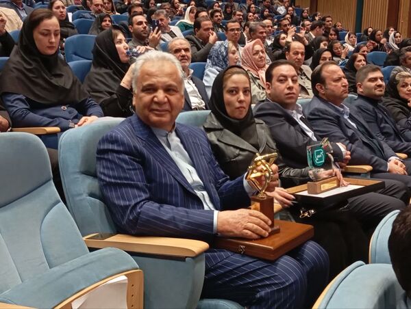 آیین تجلیل از واحدهای نمونه استاندارد و سفیران دانش‌آموزی استاندارد