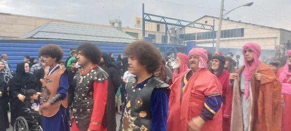 استقبال عزاداران حسینی از کاروان نمادین اسرای کربلا در قم