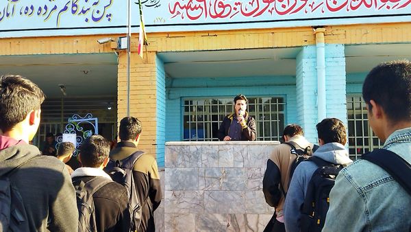 زنگ آزمایشگاه در دبیرستان شاهد ابوذر غفاری نیشابور 