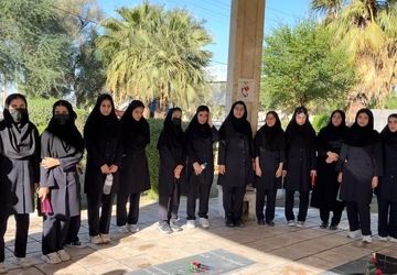 پیاده روی دانش آموزان به مناسبت هفته تربیت بدنی در شهرستان دهلران برگزار شد