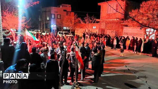حضور یکپارچه مردم روستای آبنیه در وداع با امام خامنه‌ای