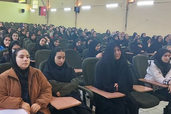 برگزاری جلسه توجیهی آسیب‌های اجتماعی در دبیرستان فتح المبین ناحیه دو شهرری 