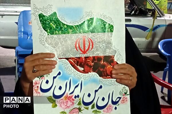 شبِ خروش؛ فریادِ اقتدار، مردم شهر بن همچنان در خیابان‌ها